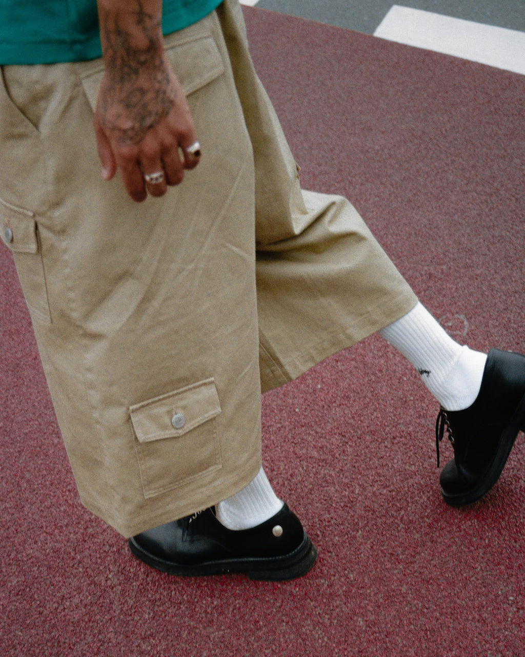 8 Pocket Cargo Shorts（Washed Beige）